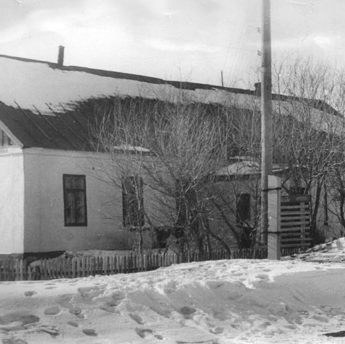 Первое здание школы в с. Кубанка